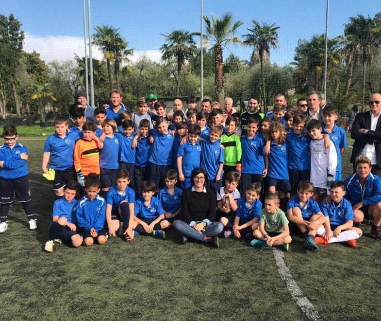 Patto tra Junior Pietrasanta e Tau con i tecnici Inter sullo sfondo