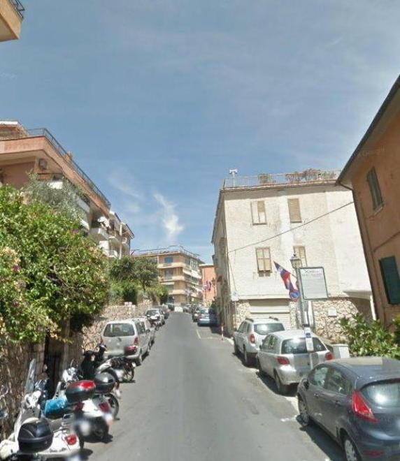 Il figlio non risponde e la porta viene forzata ma lui dorme a letto 