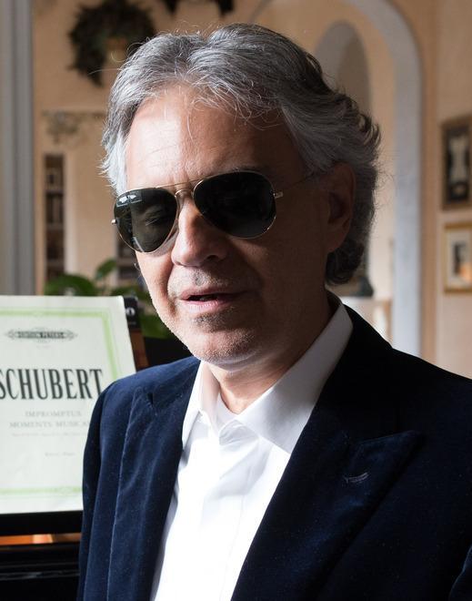 Andrea Bocelli annulla il concerto a Villa Bertelli per impegni all’estero
