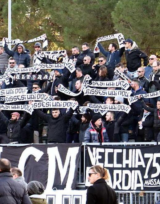 L’amarezza della tifoseria: neppure una proposta da Massa 