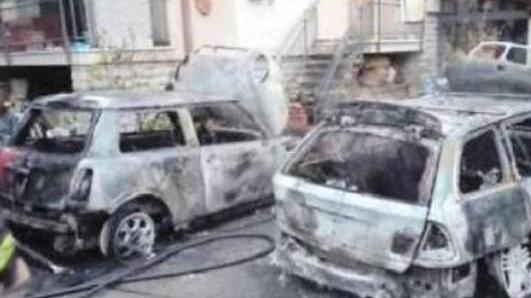 Stalker condannato a 4 anni Bruciò le auto delle zie