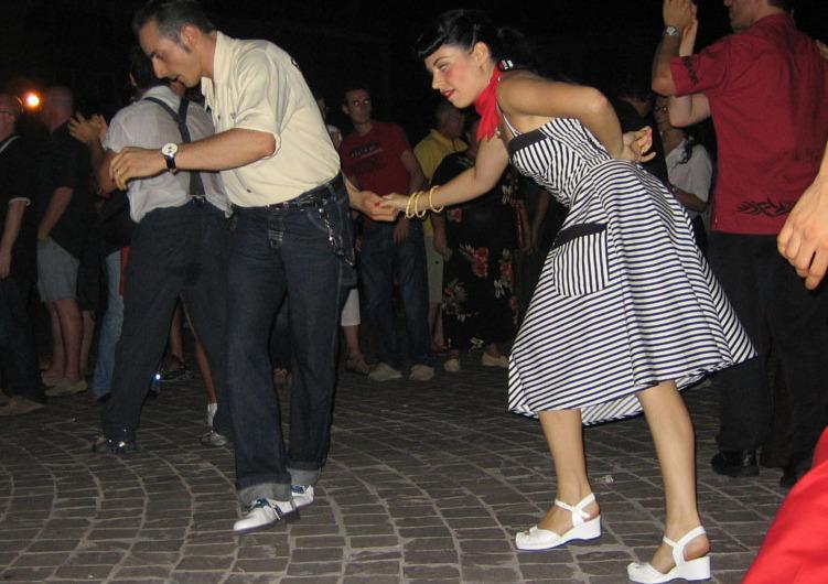 Una notte bianca “retrò” con musica e spettacoli anni ’50