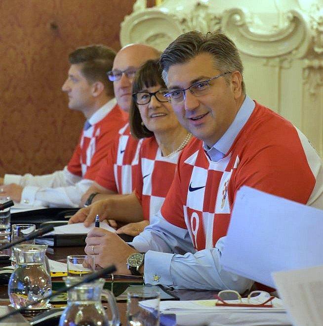 E il governo croato si veste a scacchi 