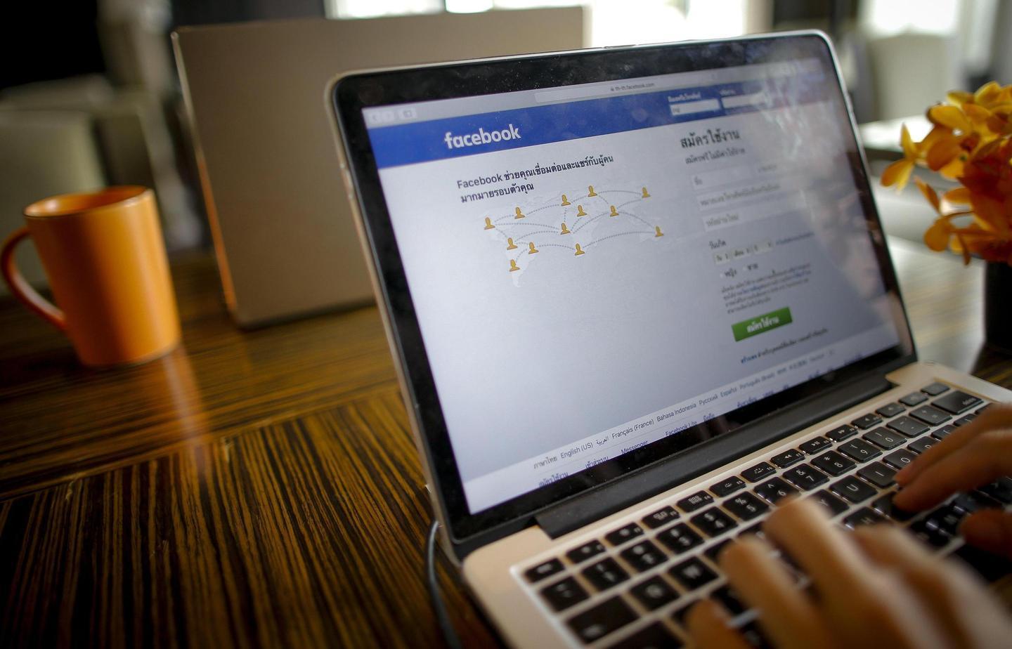 Foto hot su Facebook, legame a tre e ricatti: assolta coppia di Ittiri 