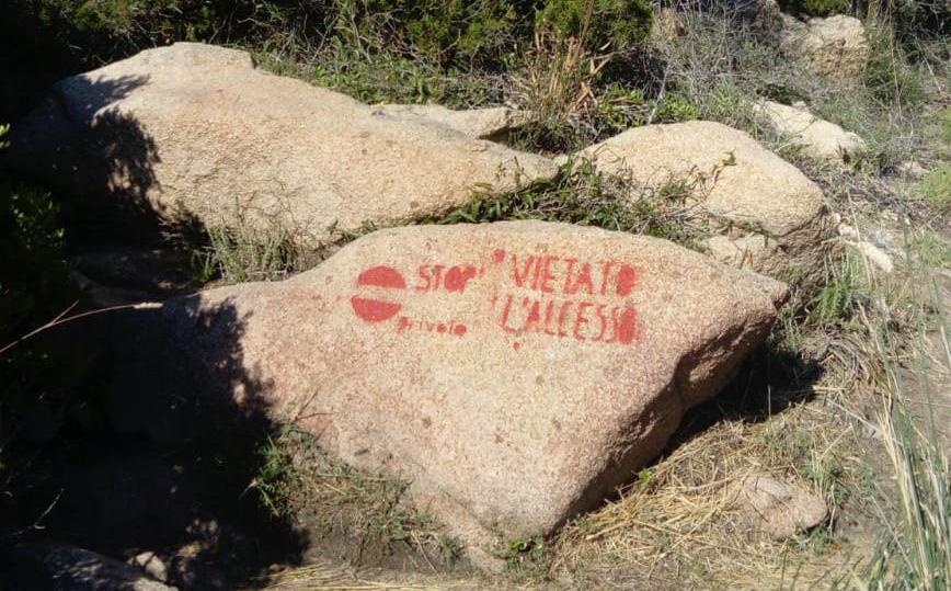 Scritte sulle rocce di Cala Girgolu
