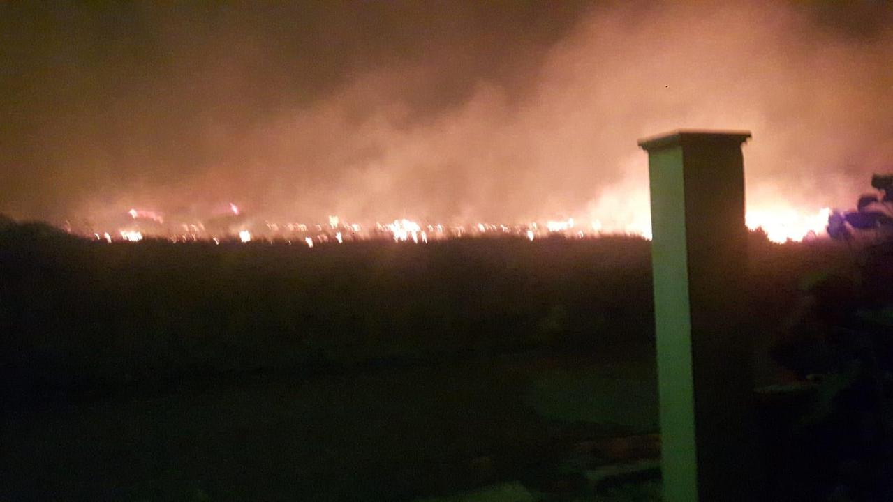 Paura a Isili: incendio doloso arriva fino alle case in periferia, evacuazione nella notte