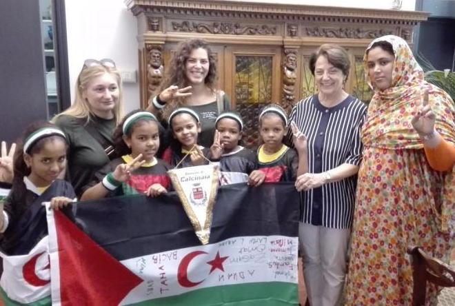 La sindaca incontra le bambine saharawi