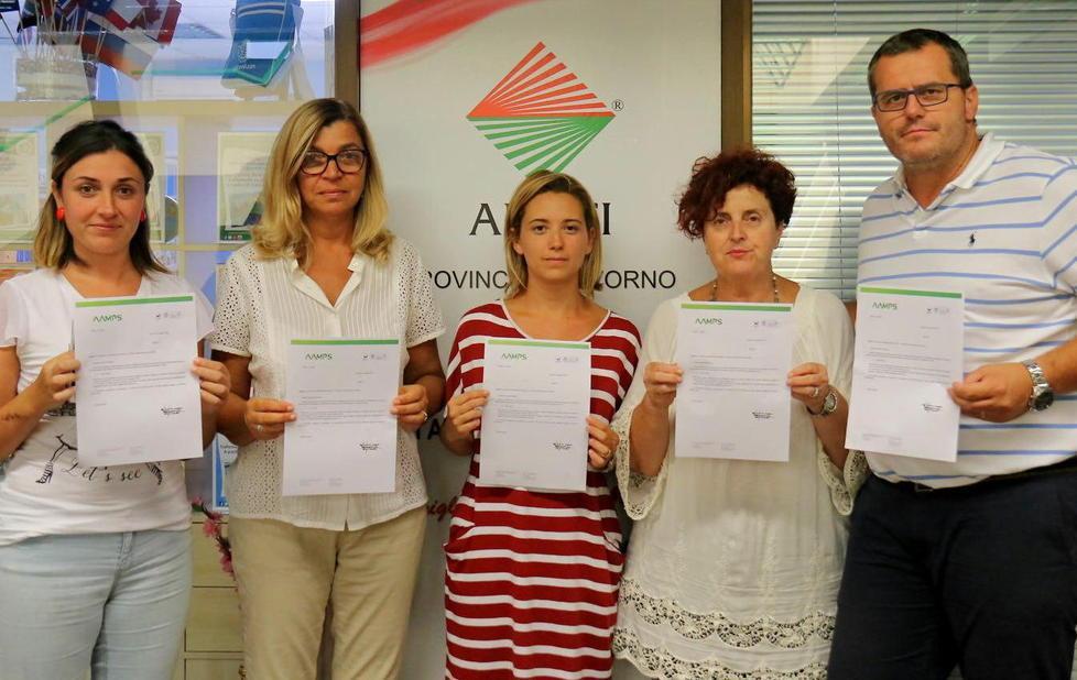 Bidoni Aamps nei cortili dei condomini codice uguale per tutti, scatta la protesta 