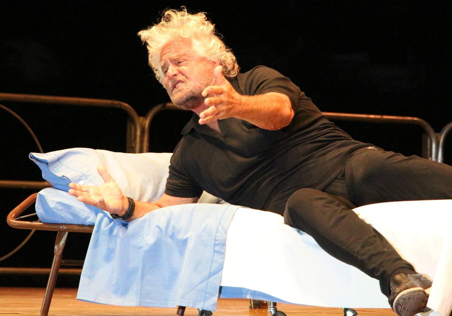 Grillo mattatore: «Voi sardi siete litigiosi, ma qui sono a casa» 