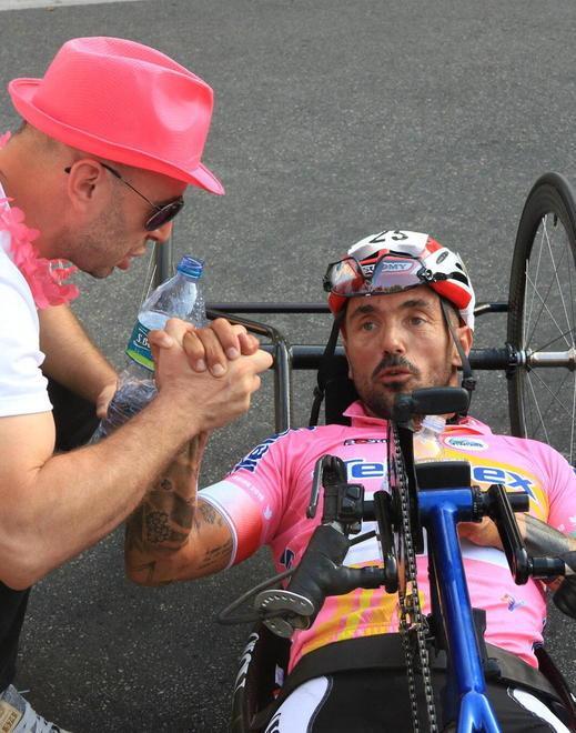 Giagnoni brinda nella sua Prato. Vince in volata e resta in rosa 