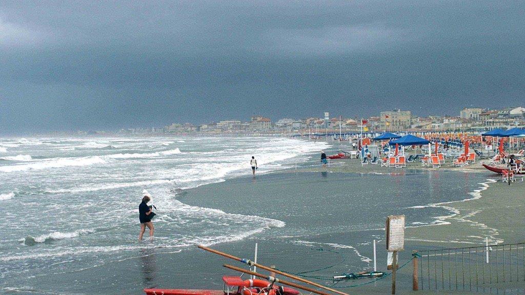 Pioggia e temporali: allerta per lunedì 16 luglio su tutta la Toscana