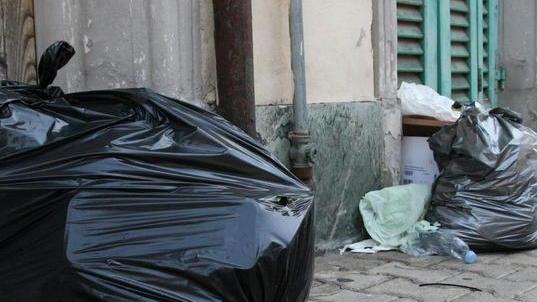 Centro invaso dalla plastica Proteste di residenti e turisti