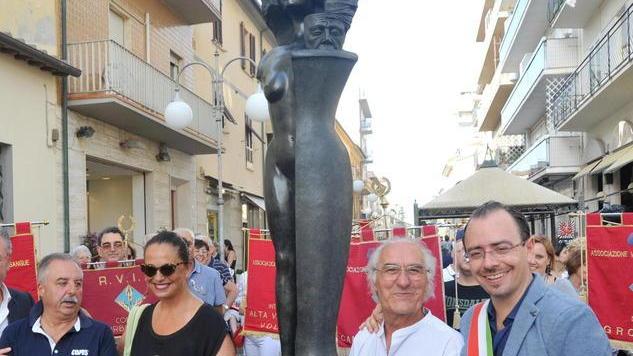 Taglio del nastro per le Gocce di vita di Aviero