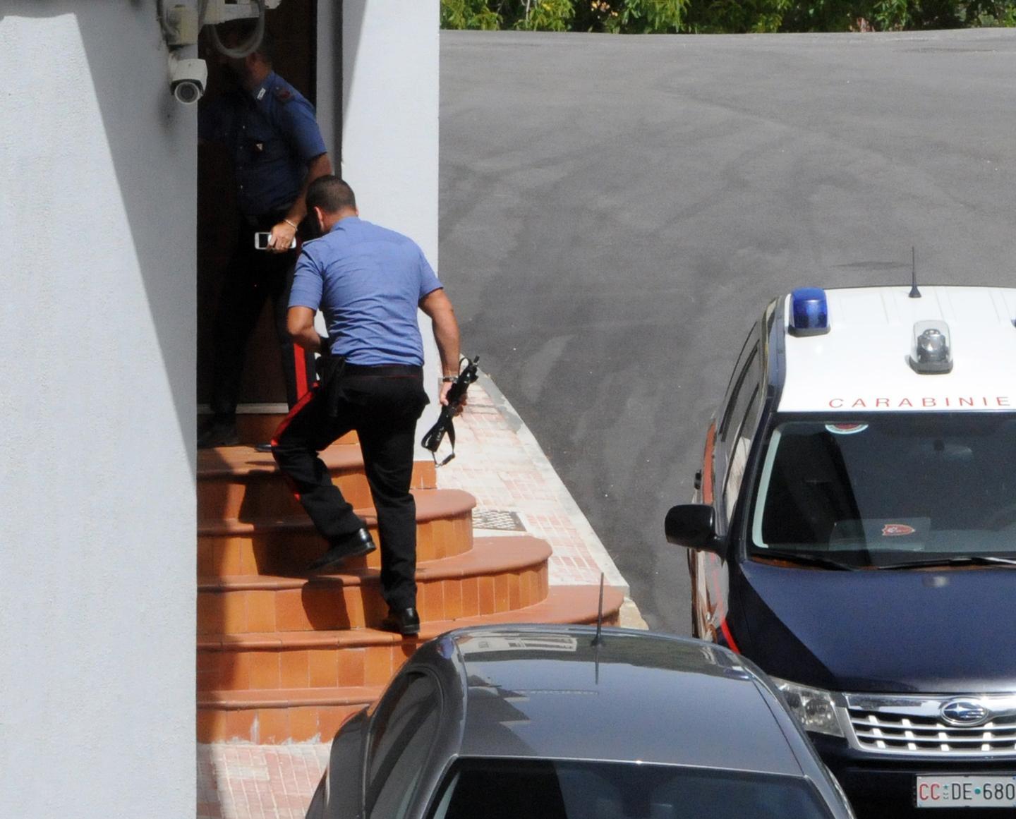 Agguato a Orune illesi padre e figlio 