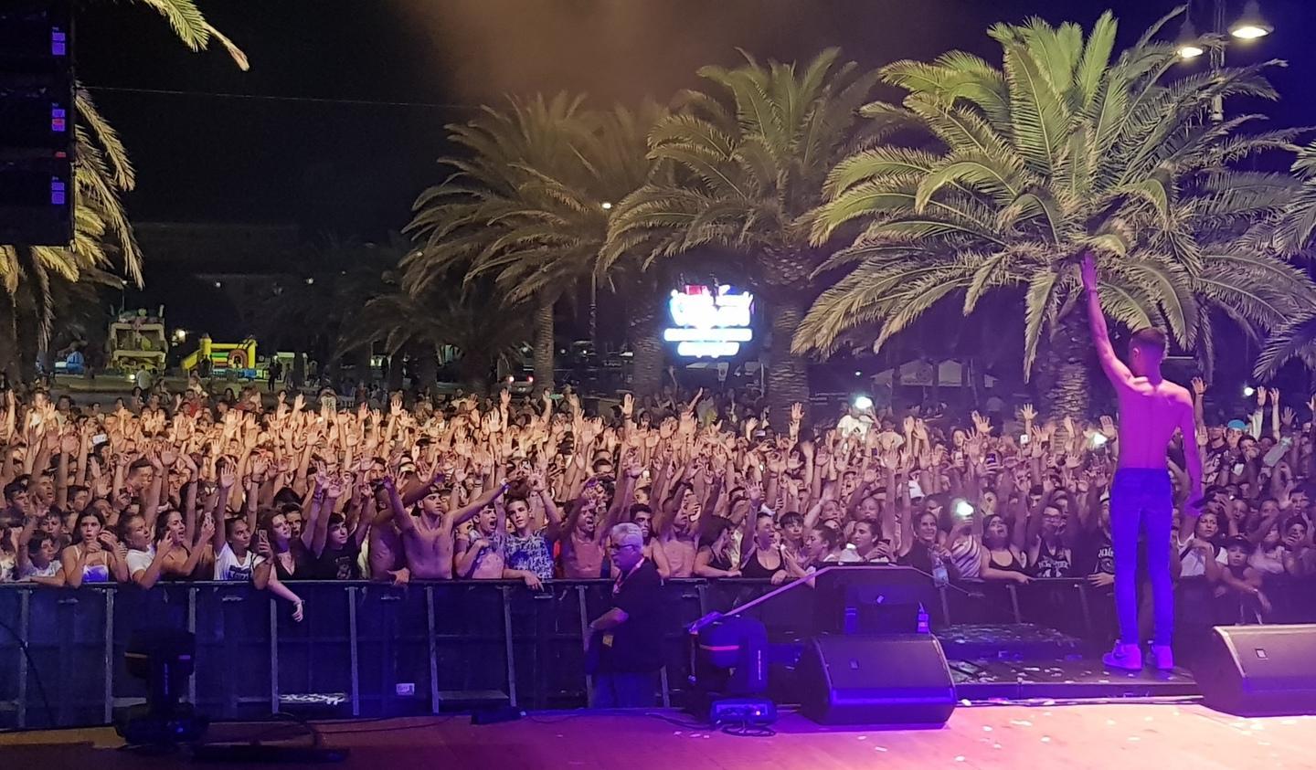 Il trap di Capo Plaza fa saltare il giovane pubblico isolano 