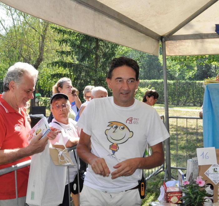 Gli Amici della Zizzi in marcia tra la natura Battono sentieri e pensano solidale 