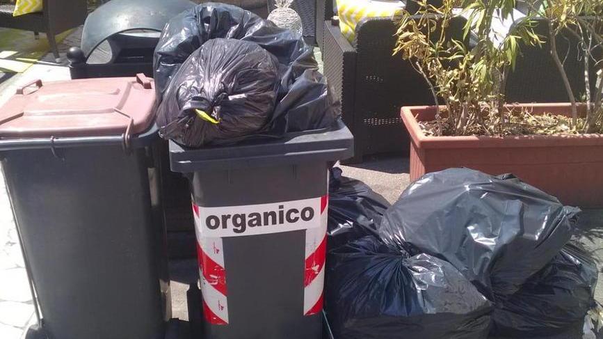 Aiuto, torna il weekend e scatta ancora l’Sos rifiuti
