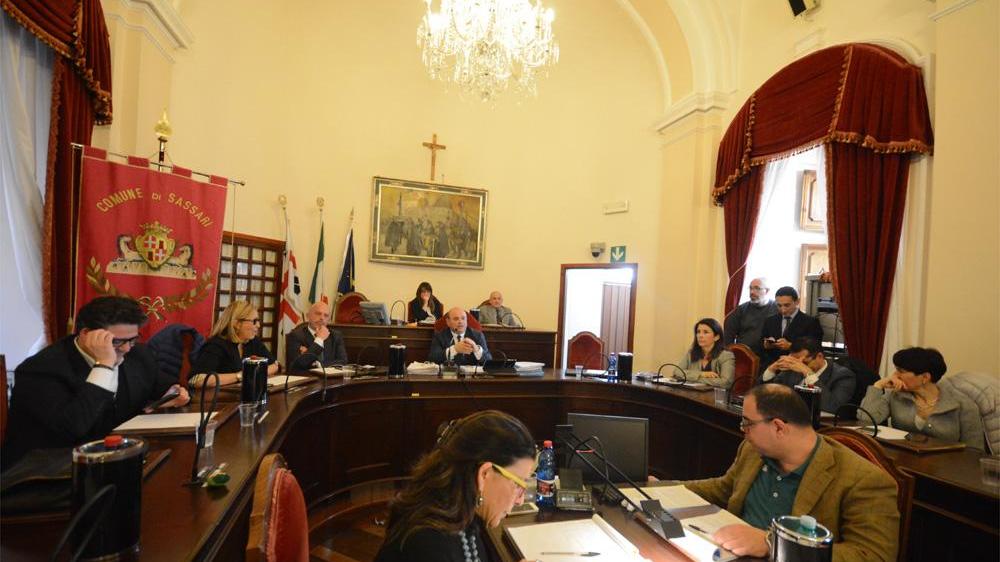 Una seduta del consiglio comunale a Sassari