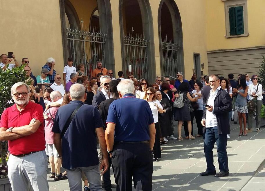 Il commosso addio a Beppe il magazziniere biancazzurro 