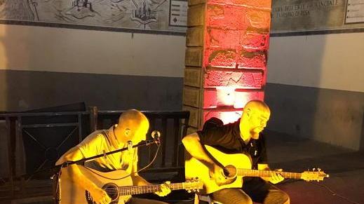 Cena all’aperto e musica nelle vie e nelle piazze del centro di San Miniato