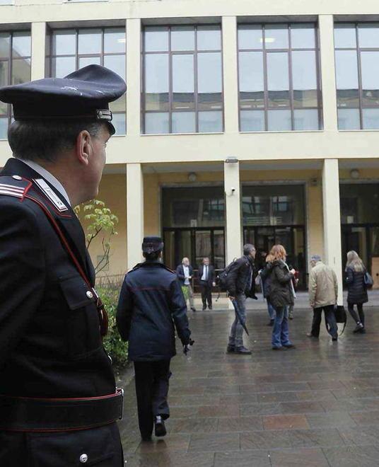 «Così picchiava me e i ragazzi». Le accuse al marito violento 