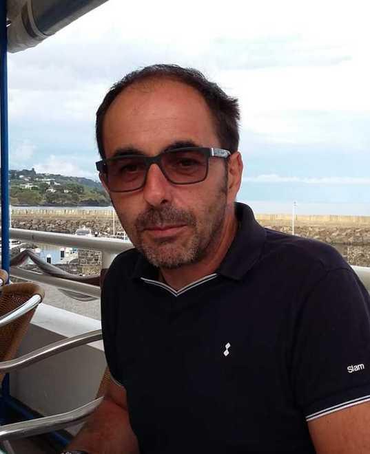 Si rivolge al figlio del titolare «Negro, torna a casa» 