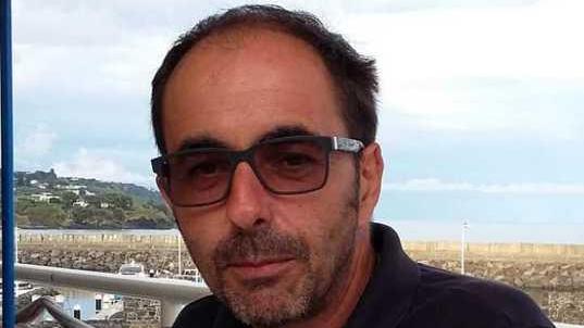 Si rivolge al figlio del titolare «Negro, torna a casa»