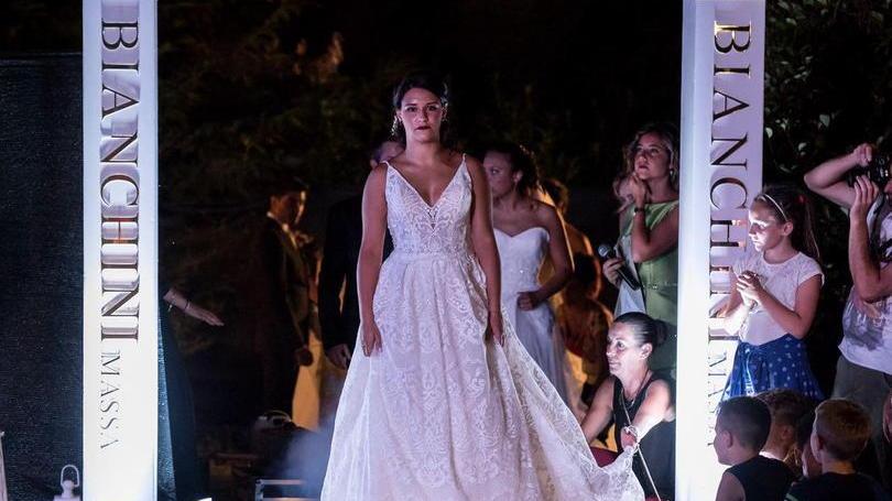 Barbarasco come una passerella Modelle sfilano in abito da sposa