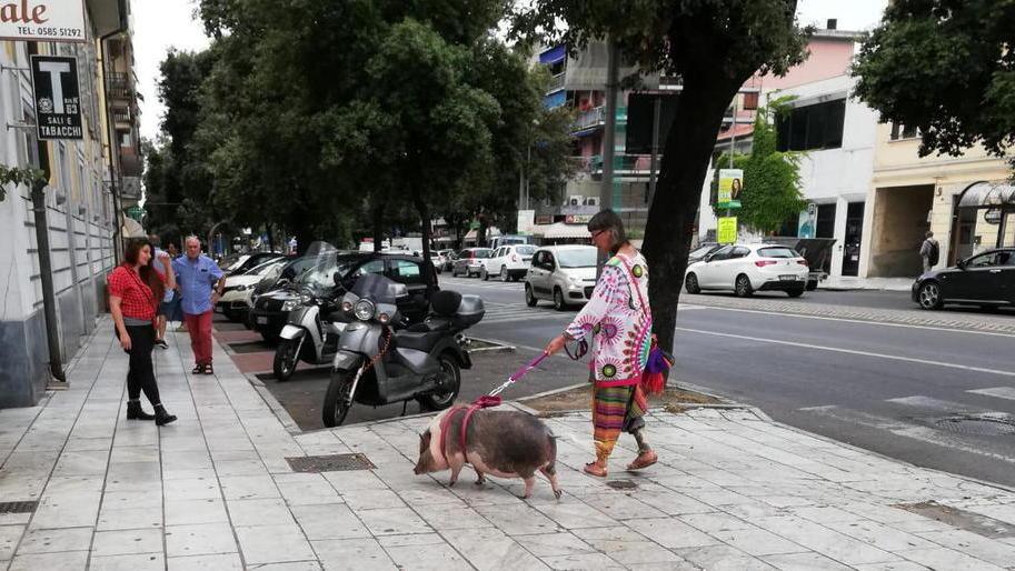 In segheria irrompe la street art e arriva la filodiffusione