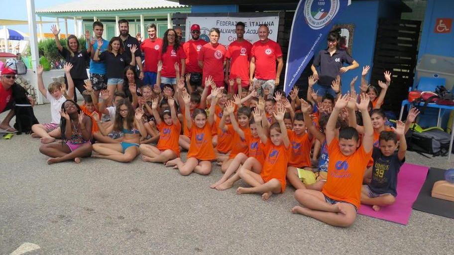 Baby rescue, i bambini a lezione di salvamento