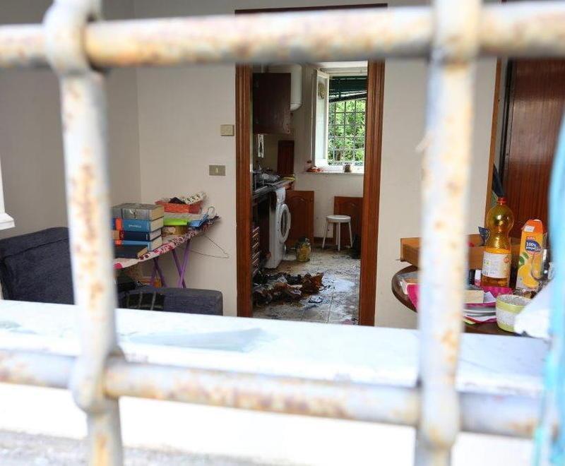 Fiamme nella casa Grave una donna Una notte di paura nel centro storico 