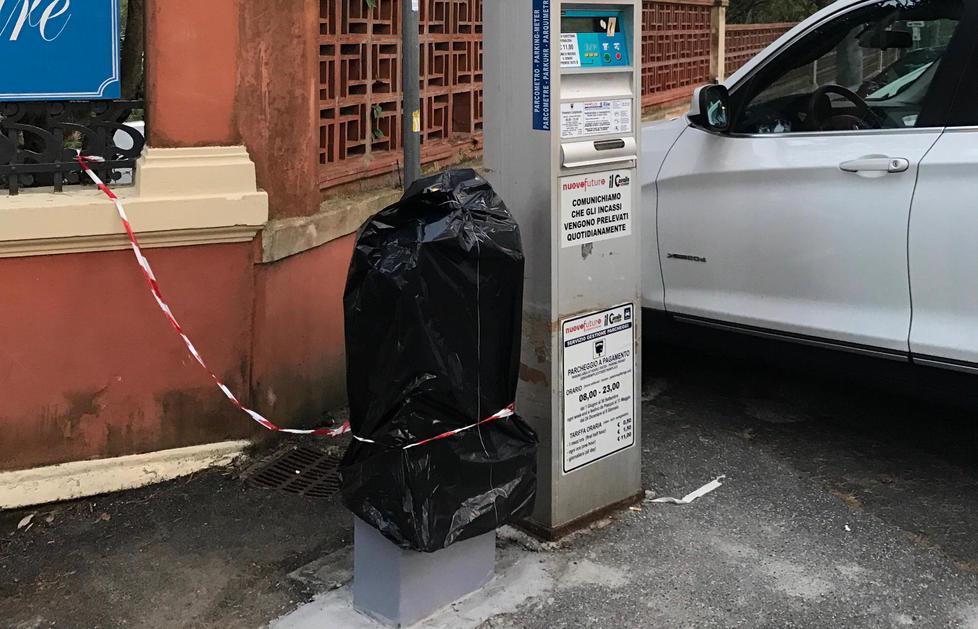 Parcheggi, ok al bancomat ma i parcometri non ci sono 