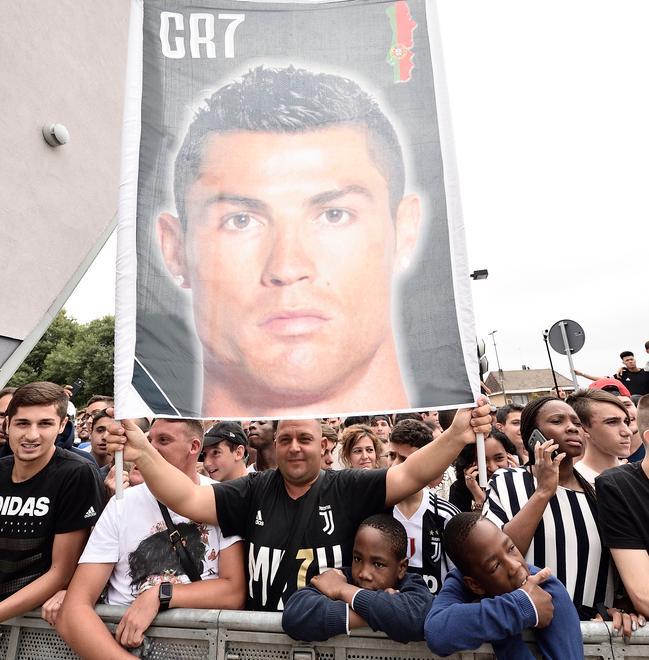 Il popolo juventino in delirio ha un solo sogno nel cuore «Devi portarci la coppa»