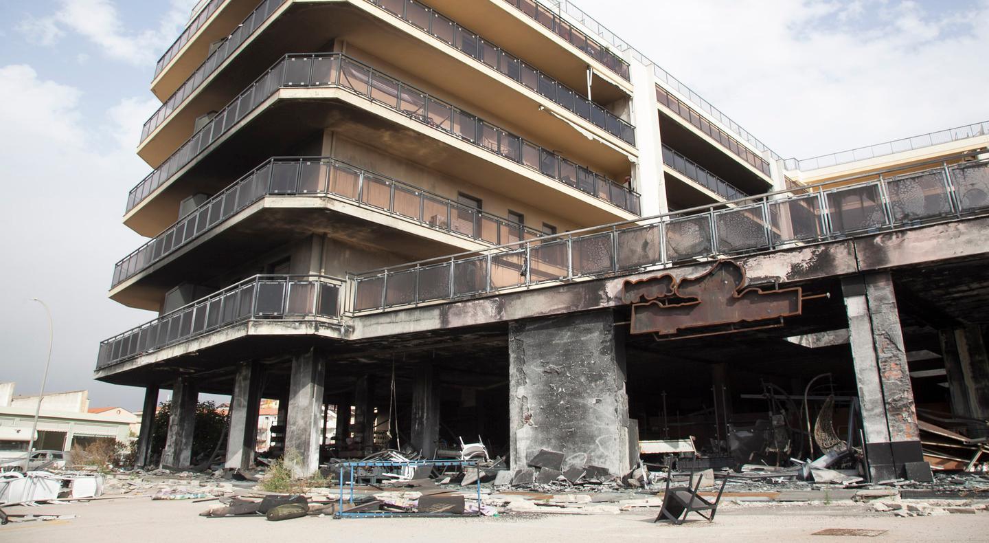 Palazzo bruciato, lavori per la messa in sicurezza 