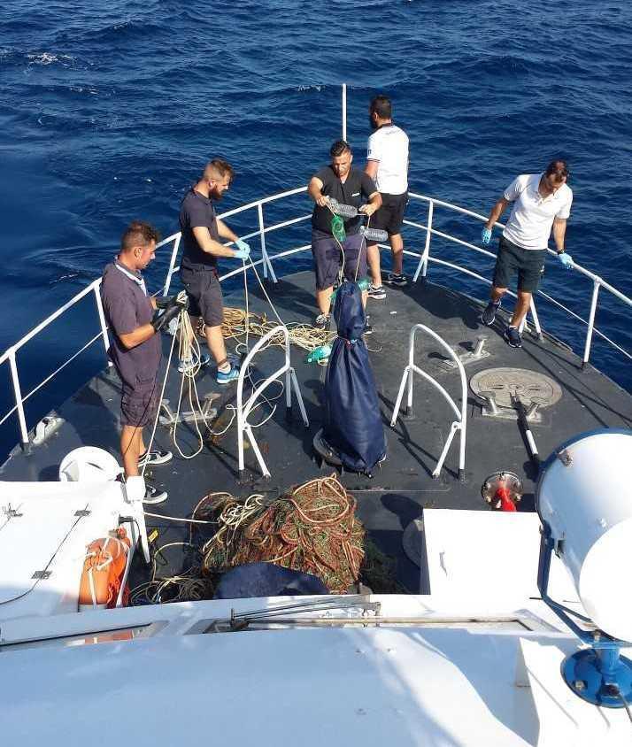 Rete abusiva davanti all’isola di Razzoli scatta il sequestro