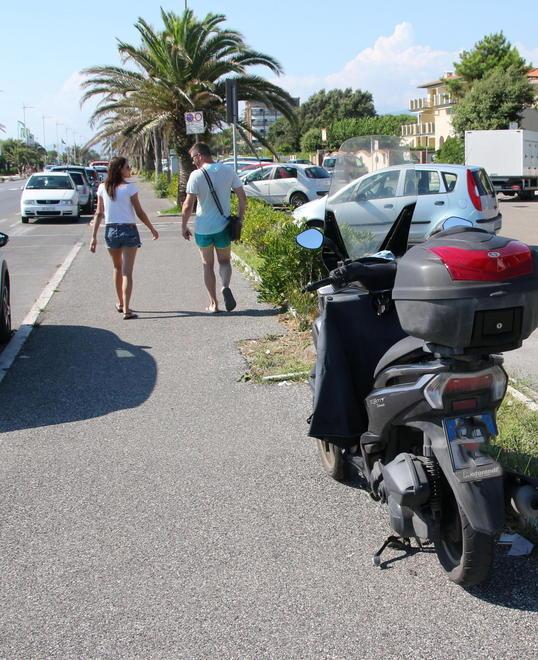 Raffica di multe a Lido, pizzicato anche il sindaco in divieto di sosta