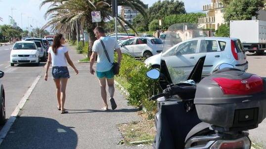 Raffica di multe a Lido, pizzicato anche il sindaco in divieto di sosta