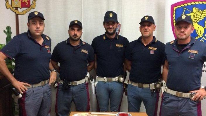 Gli agenti della polizia stradale che hanno messo a segno l'arresto