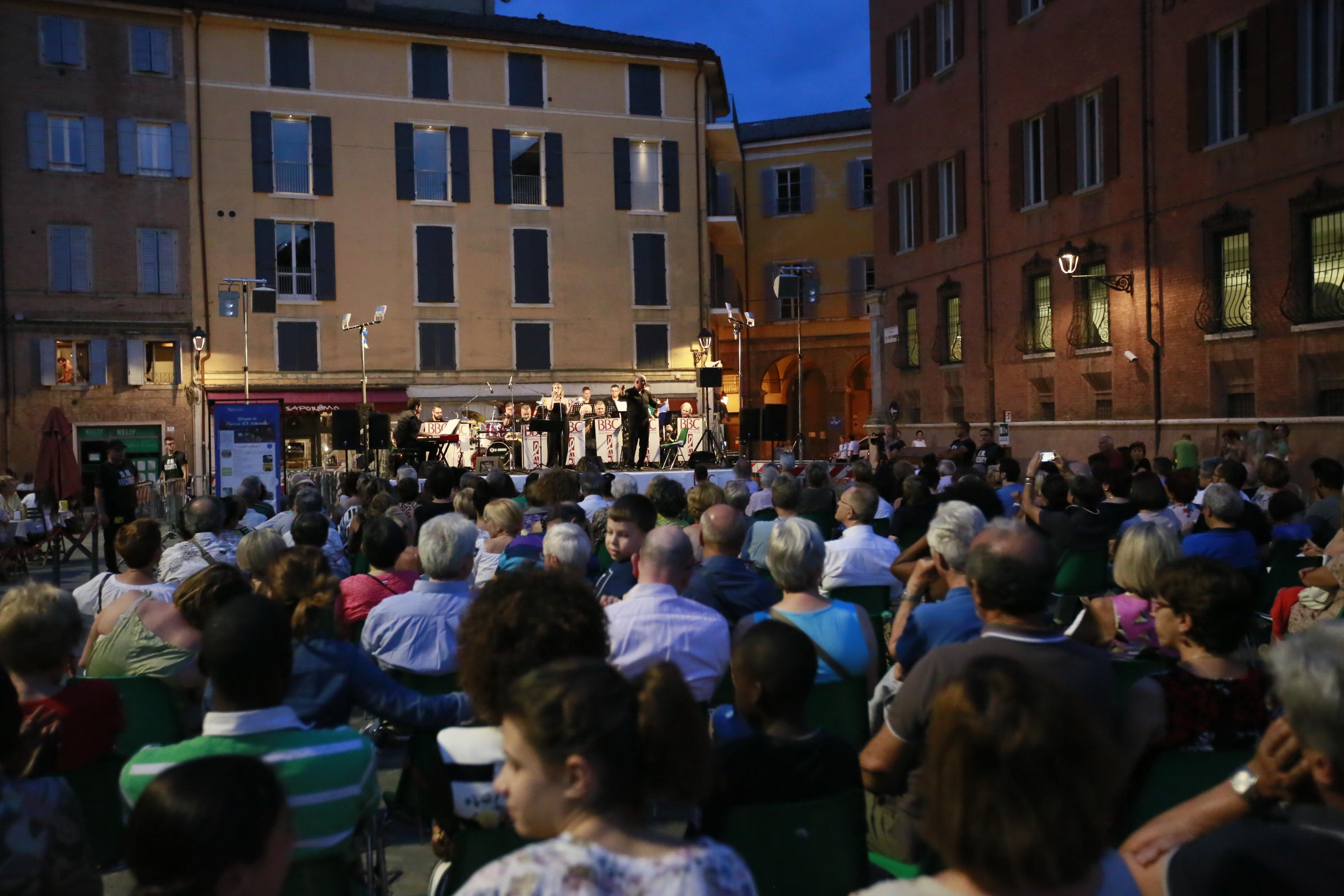 Serate di musica e tango Apre il salotto di piazza XX Settembre a Modena