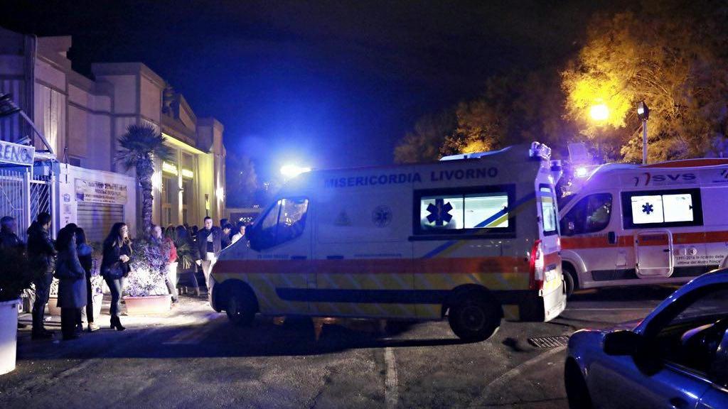 Lite in famiglia, padre accoltella il figlio in casa
