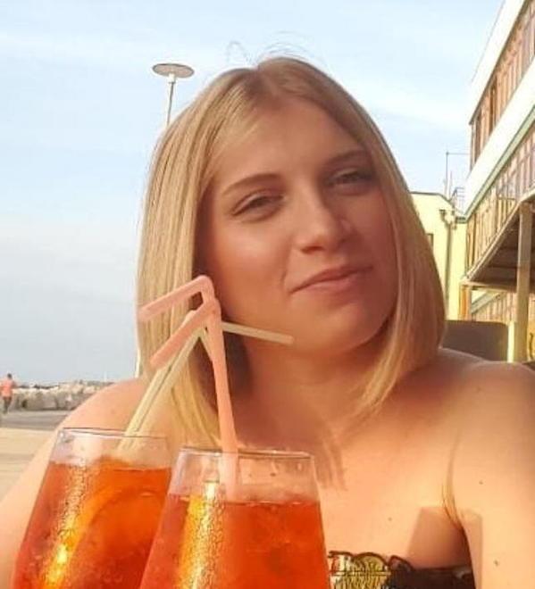 Indagati i titolari del locale per la morte della giovane uccisa da un’allergia 