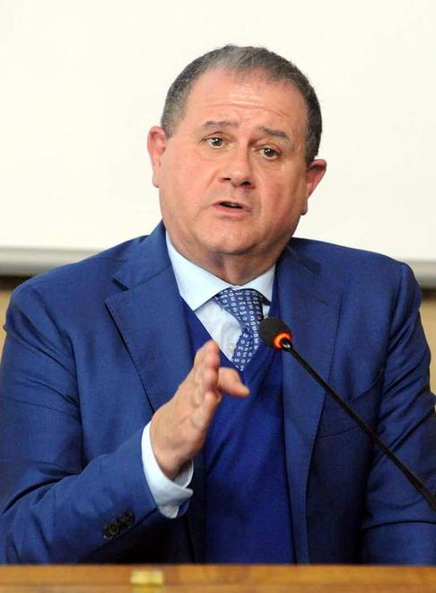 Il sindaco Giuliani «Altro che accuse all’Elba dovrebbero solo ringraziarci» 