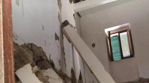 Violento temporale Crolla una palazzina Evacuate 10 persone delle case accanto