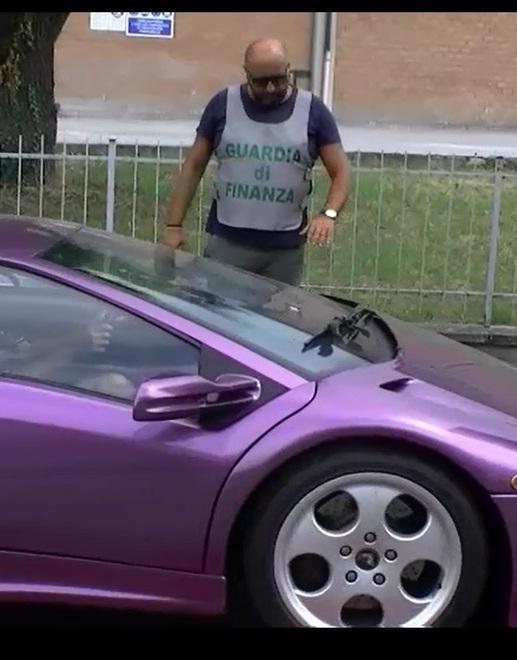 Lamborghini Diablo e Ferrari Testarossa Maxi sequestro ad un falso nullatenente 