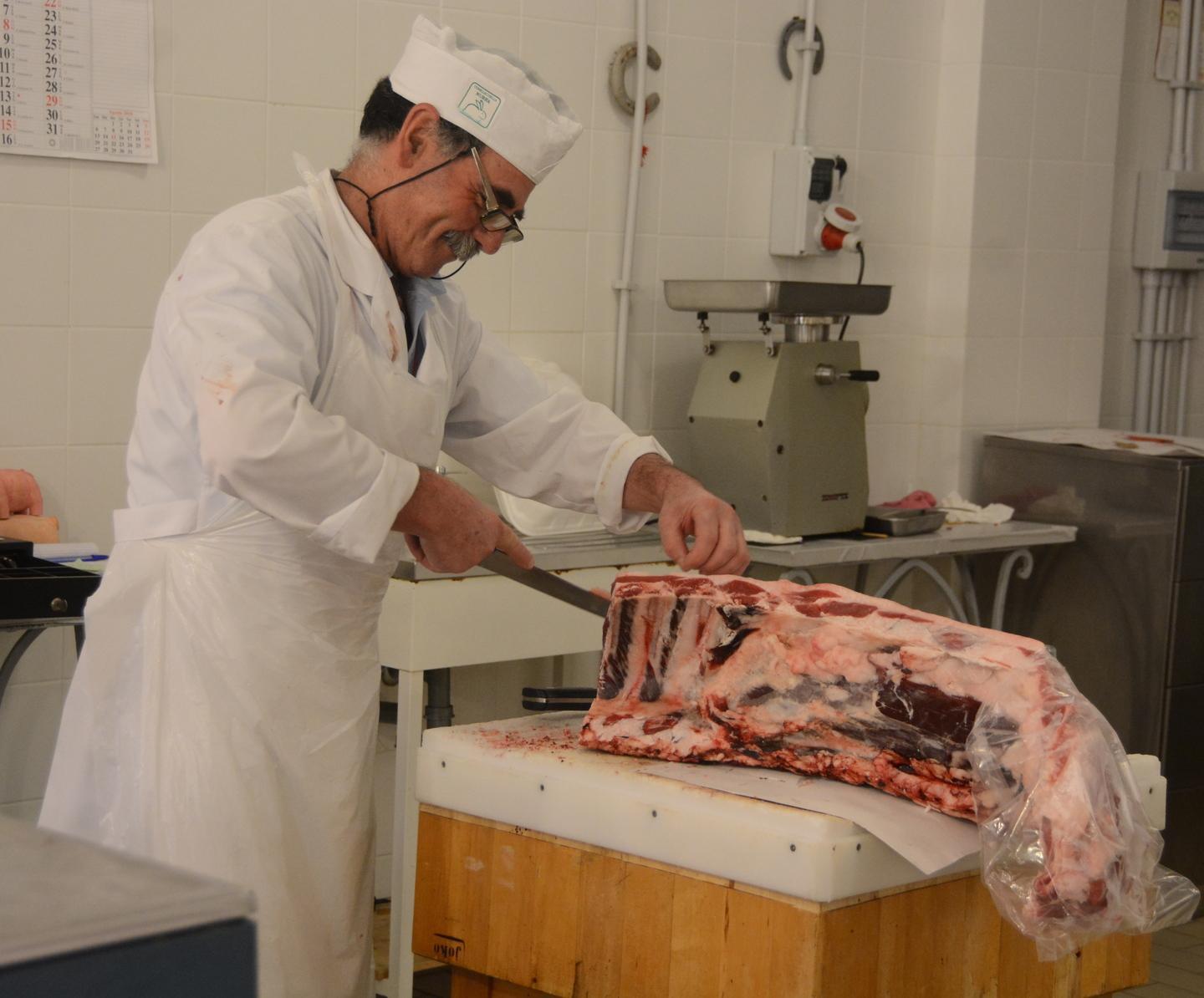 «Tra i banchi del mercato civico si muore di caldo» 