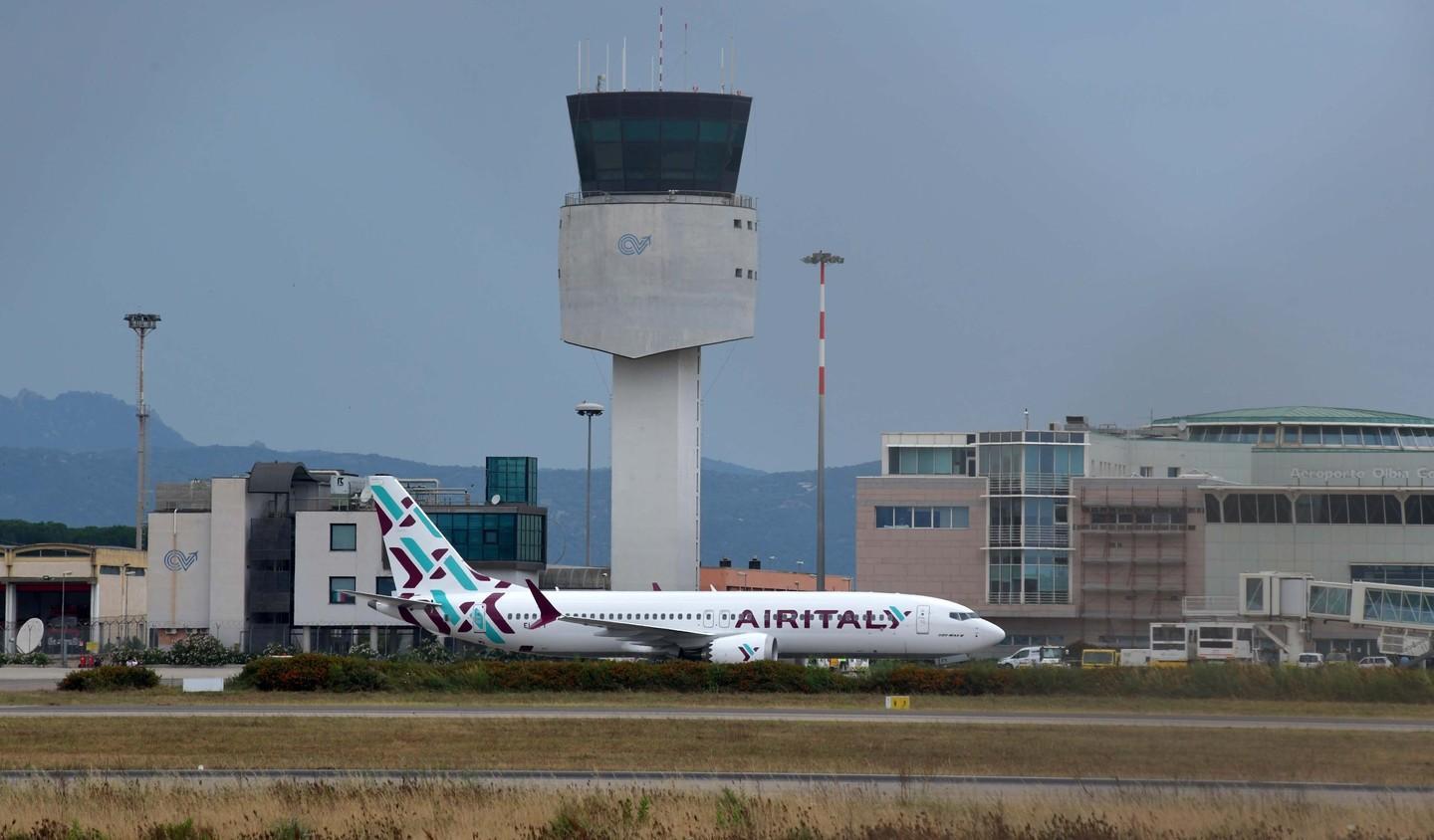 Il caso Air Italy: «Stanno scippando l’azienda all’isola» 
