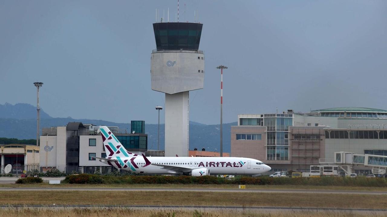 Il caso Air Italy: «Stanno scippando l’azienda all’isola» 