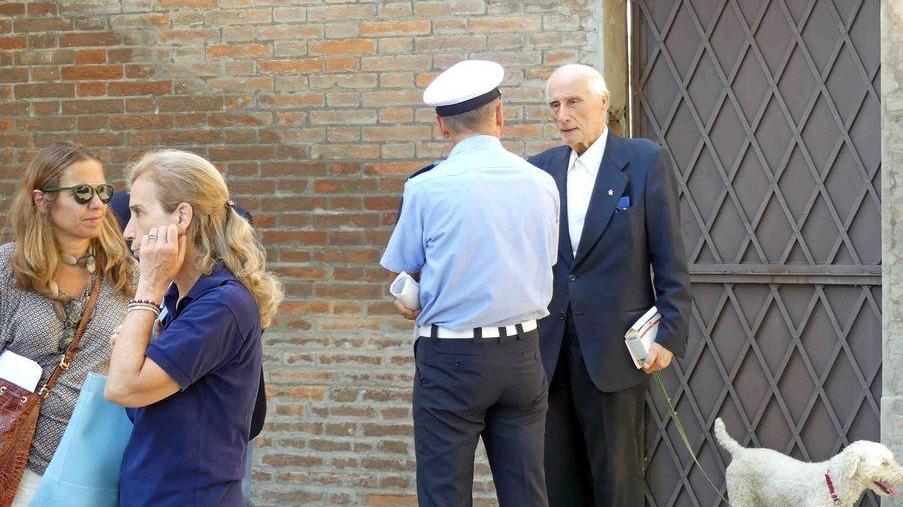 Ferrara, Canonica inagibile: Don Mariotti sfrattato e portato al pronto soccorso 