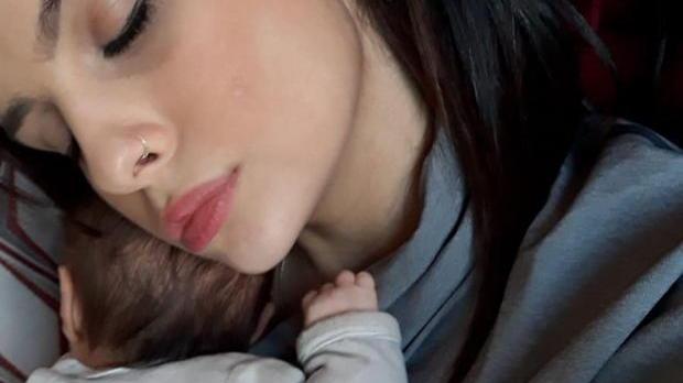 Livi, il diploma di Klea fra appunti e biberon: «Io, matura due volte»