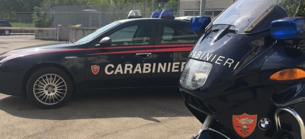 Alcuni mezzi dei carabinieri di Prato